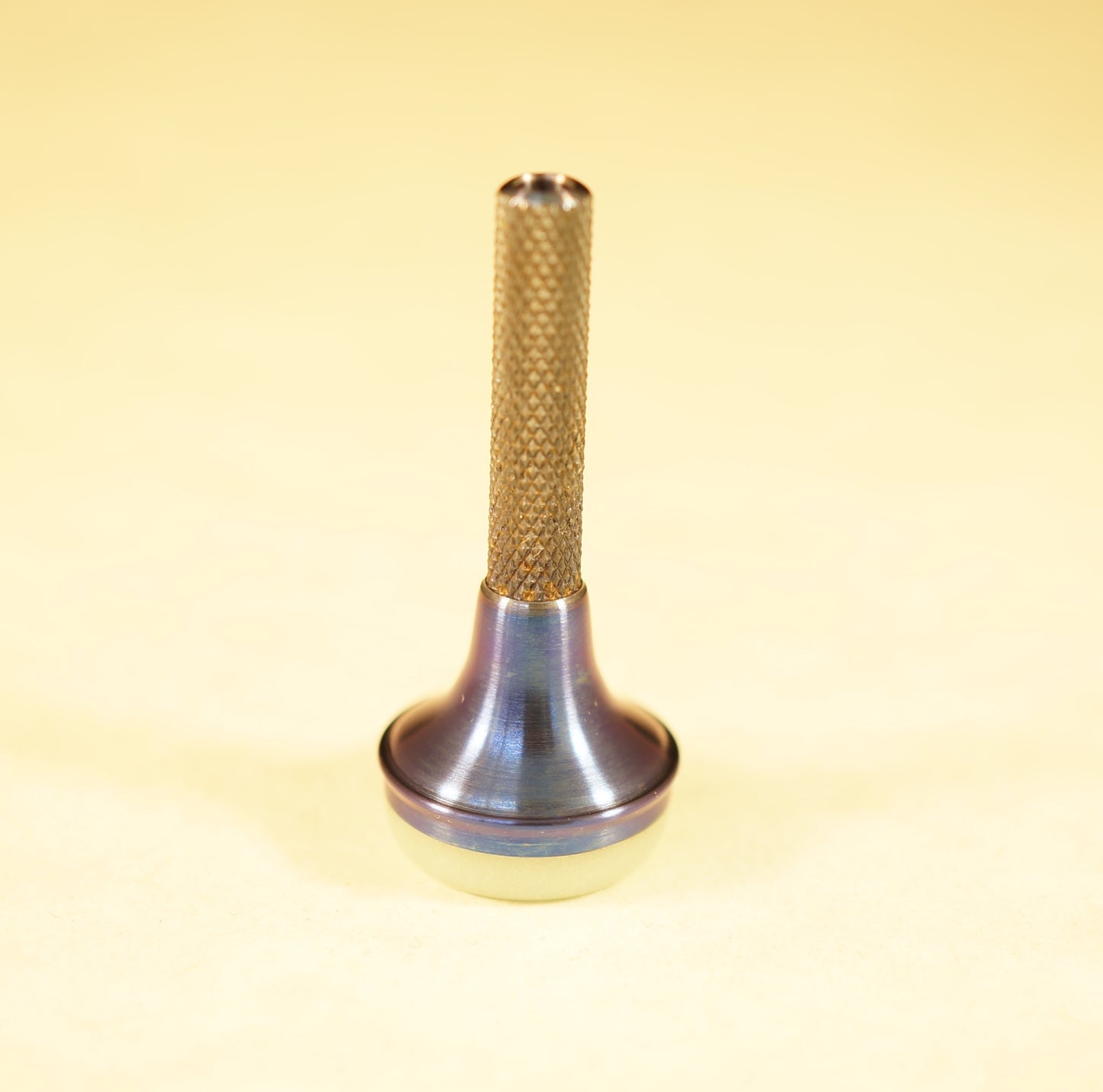 Zipper Pull #1	1.22"x.53"	Titanium & Blue TurboGlow