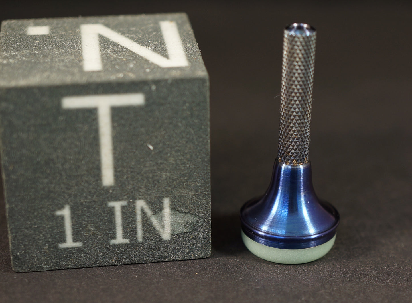 Zipper Pull #1	1.22"x.53"	Titanium & Blue TurboGlow