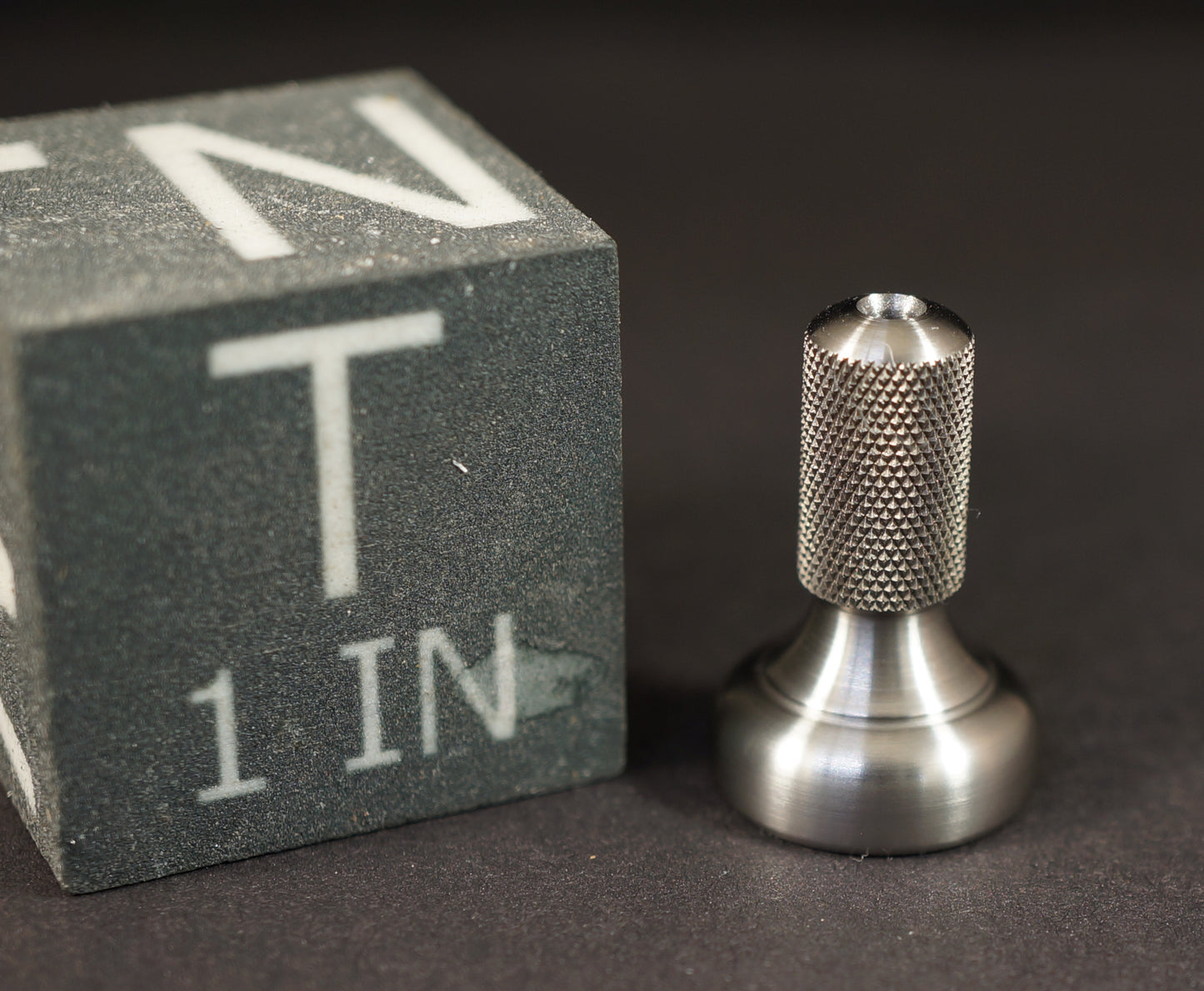 Zipper Pull #7	.89"x.59"	Titanium